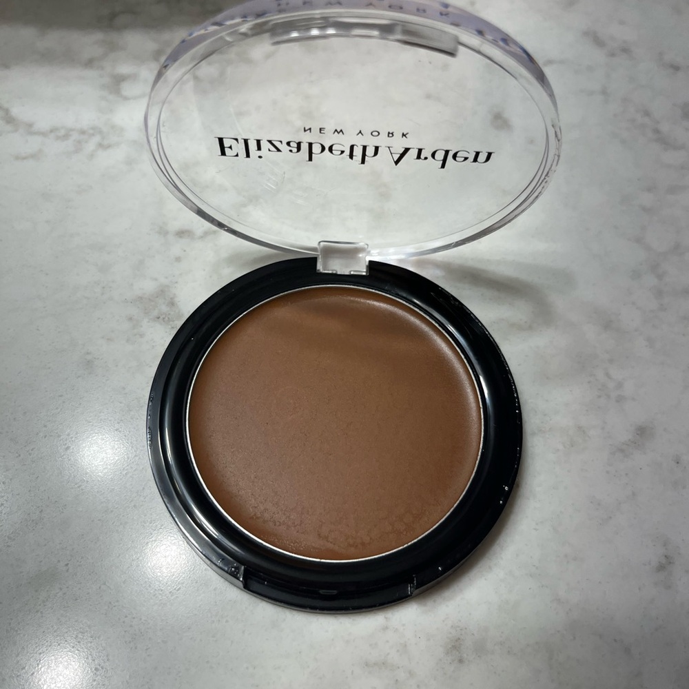 Elizabeth Arden Flawless Finish Sponge on Make up in shade Toffee.
